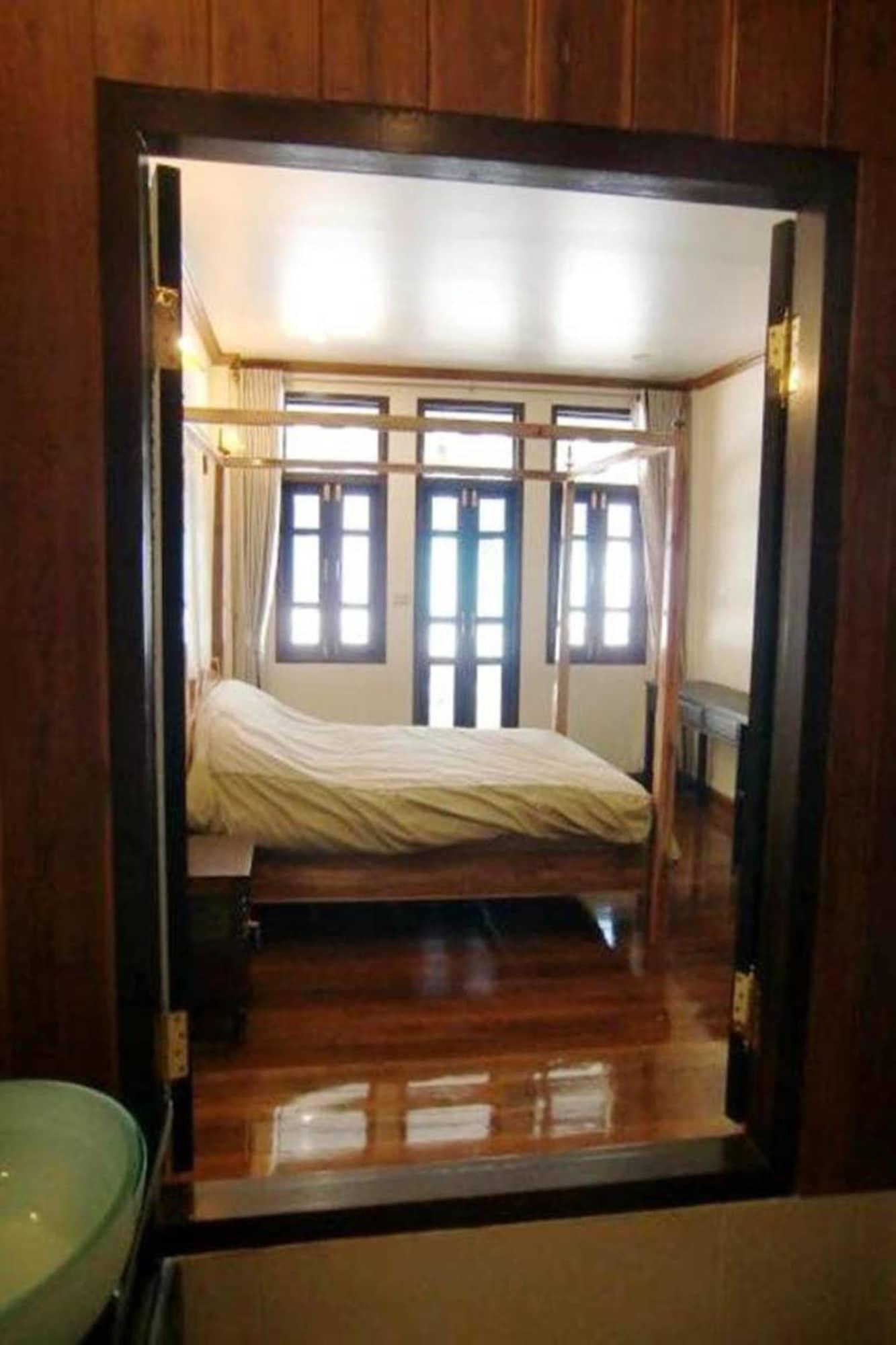 The Royal Thatien Village Bangkok Exterior photo
