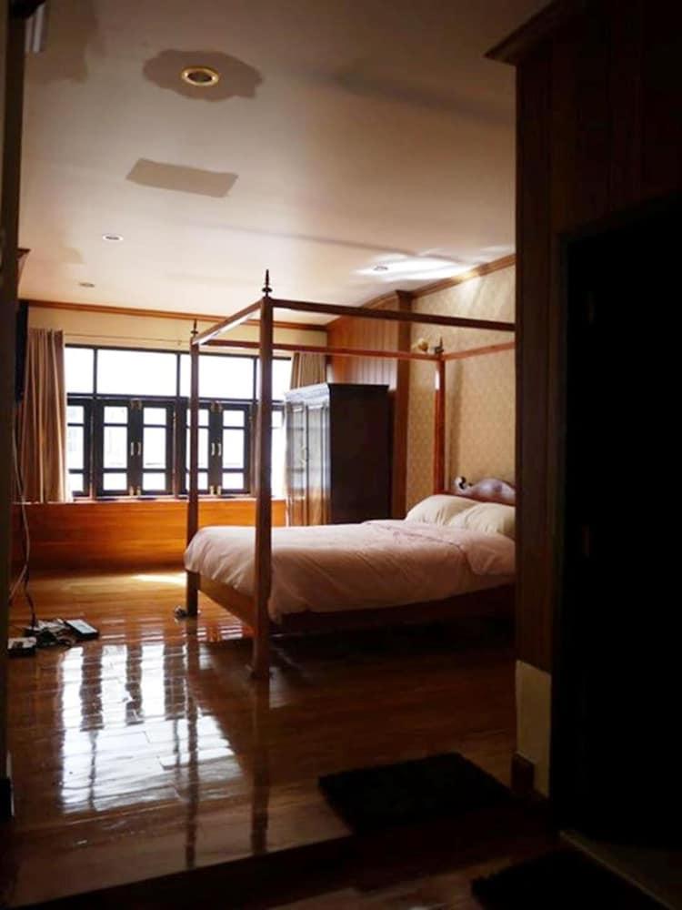 The Royal Thatien Village Bangkok Exterior photo